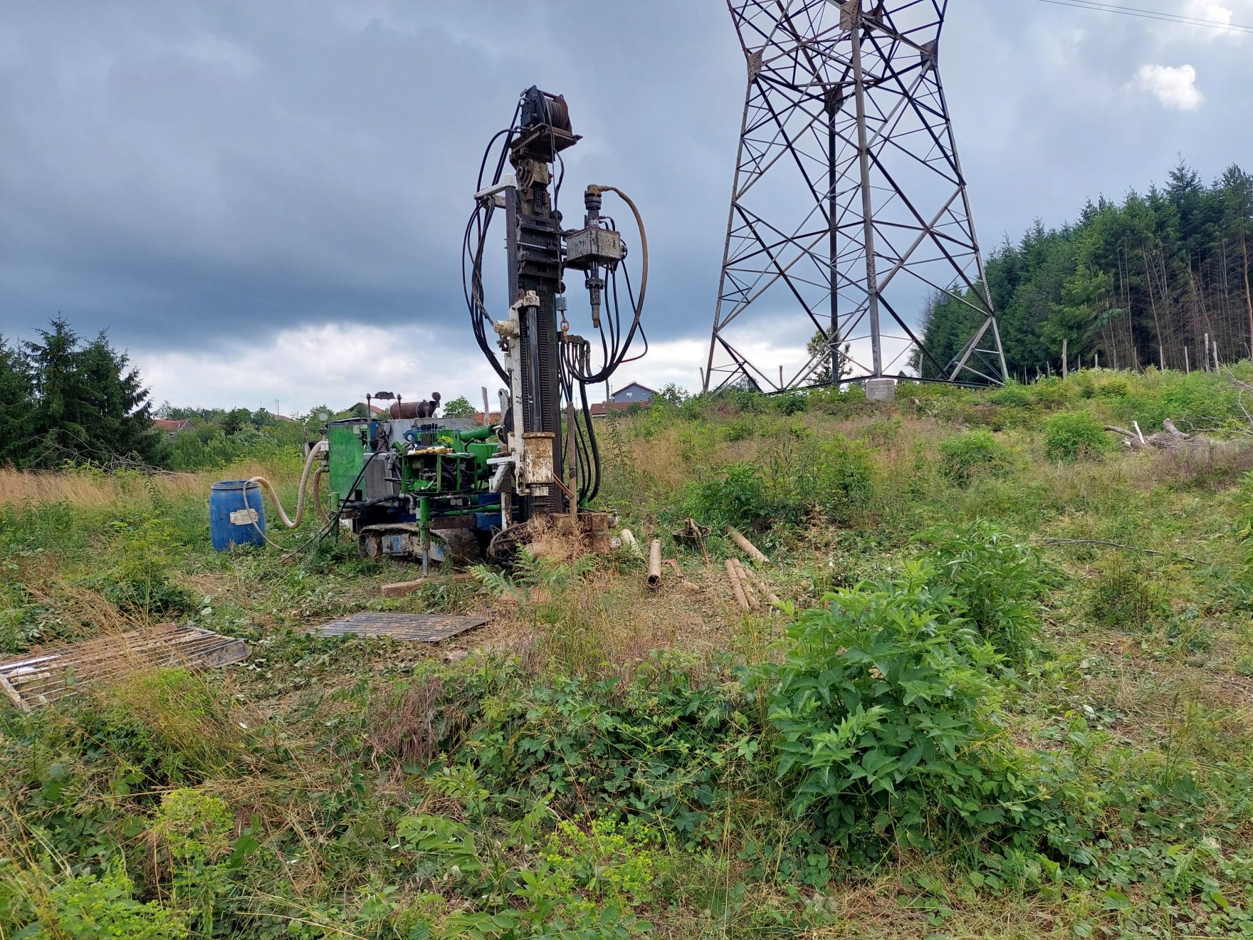 Exploratory drilling of the underlying soil